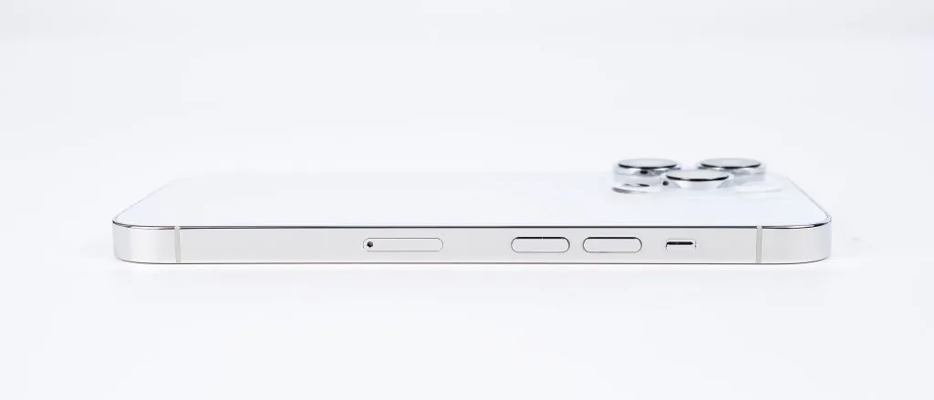 iPhone14Pro 音量ボタン