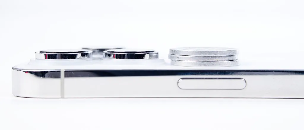 iPhone14Pro カメラバンプ